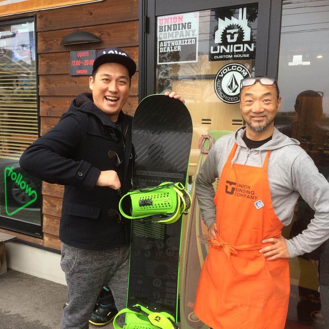 田崎佑一さんのインスタグラム写真 - (田崎佑一Instagram)「長浜にあるsoletechさんでNEWボードゲットしました！店長さん、チューンナップありがとうございます！ 早く雪降れー！！ #snowboard  #capita  #NAS」1月5日 15時45分 - tasakipan