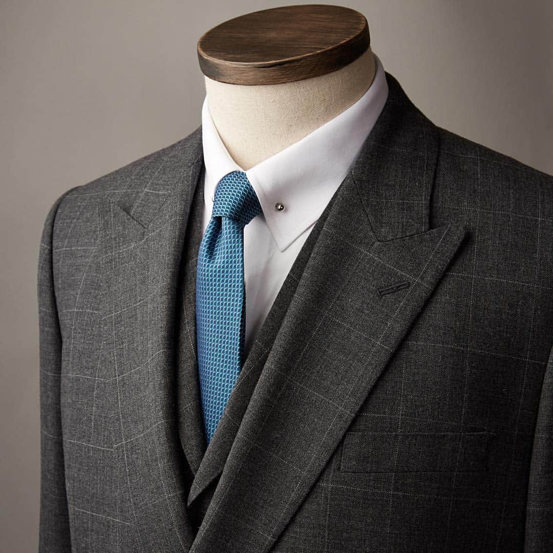 オースチンリードのインスタグラム：「Personal, tailor-made experiences from £99 #bespoke #tailoring #suit #austinreed #menswear」