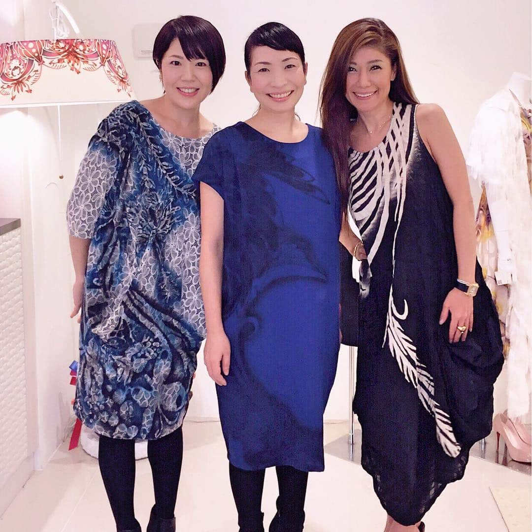 Taki Tanakaさんのインスタグラム写真 - (Taki TanakaInstagram)「#YOKANG にて。 デザイナー山内カンナさん、比嘉きくこ店長と♡私は龍神さまの描かれたヨーカンのドレスを着て。」1月6日 12時41分 - tanakataki