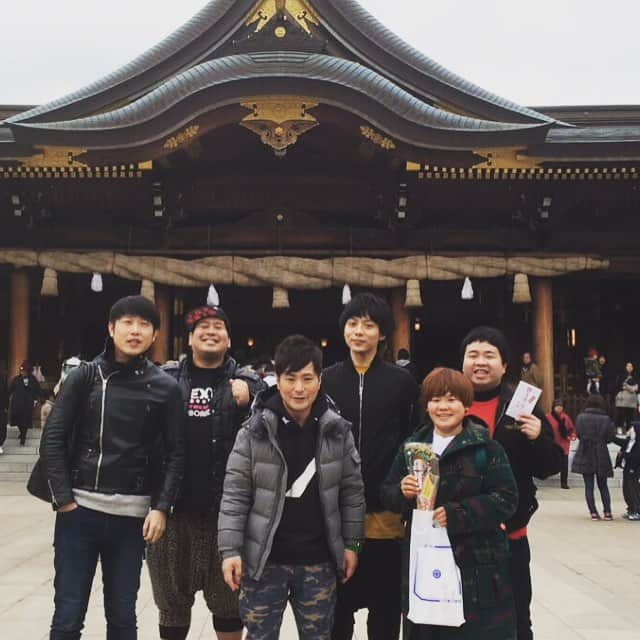 JONTEさんのインスタグラム写真 - (JONTEInstagram)「寒川神社に行ってきました🎶 #入江真也 #ギンナナ金成 #市川悟 #三浦友加 #ありがとうぁみ」1月6日 15時31分 - jtfav