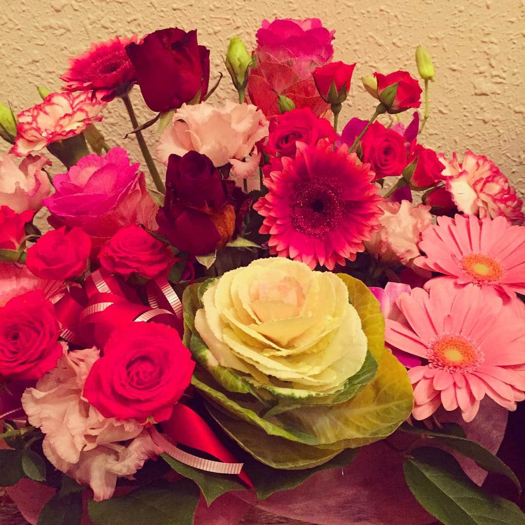 芝咲美穂さんのインスタグラム写真 - (芝咲美穂Instagram)「玄関の花たち、大合唱。  #おかえりー🎵 #きょうもー #いちにちー #おつかれさーまー🎵」1月7日 22時41分 - miho_shibasaki