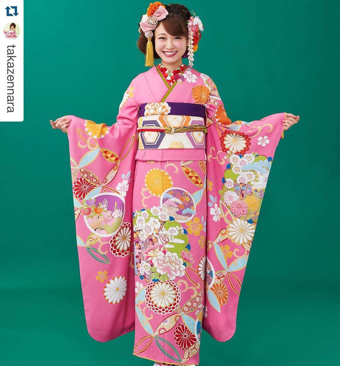 西川瑞希（みずきてぃ）さんのインスタグラム写真 - (西川瑞希（みずきてぃ）Instagram)「#Repost  @takazennara with @repostapp.  レトロっぽいお振袖😋💖 鮮やかなピンクが可愛い〜\(//∇//)\ コーディネート次第で可愛くも個性的にもできちゃいます👌✨ _ ♥TAKAZEN奈良店♥ お問い合わせ☎️0120-304-350 _ #タカゼン #TAKAZEN #奈良 #振袖 #成人式 #成人式振袖 #髪型 #成人式髪型 #ヘアセット #レトロ柄 #レトロ #ピンク #個性的」1月9日 1時04分 - mizuki_nishikawa_