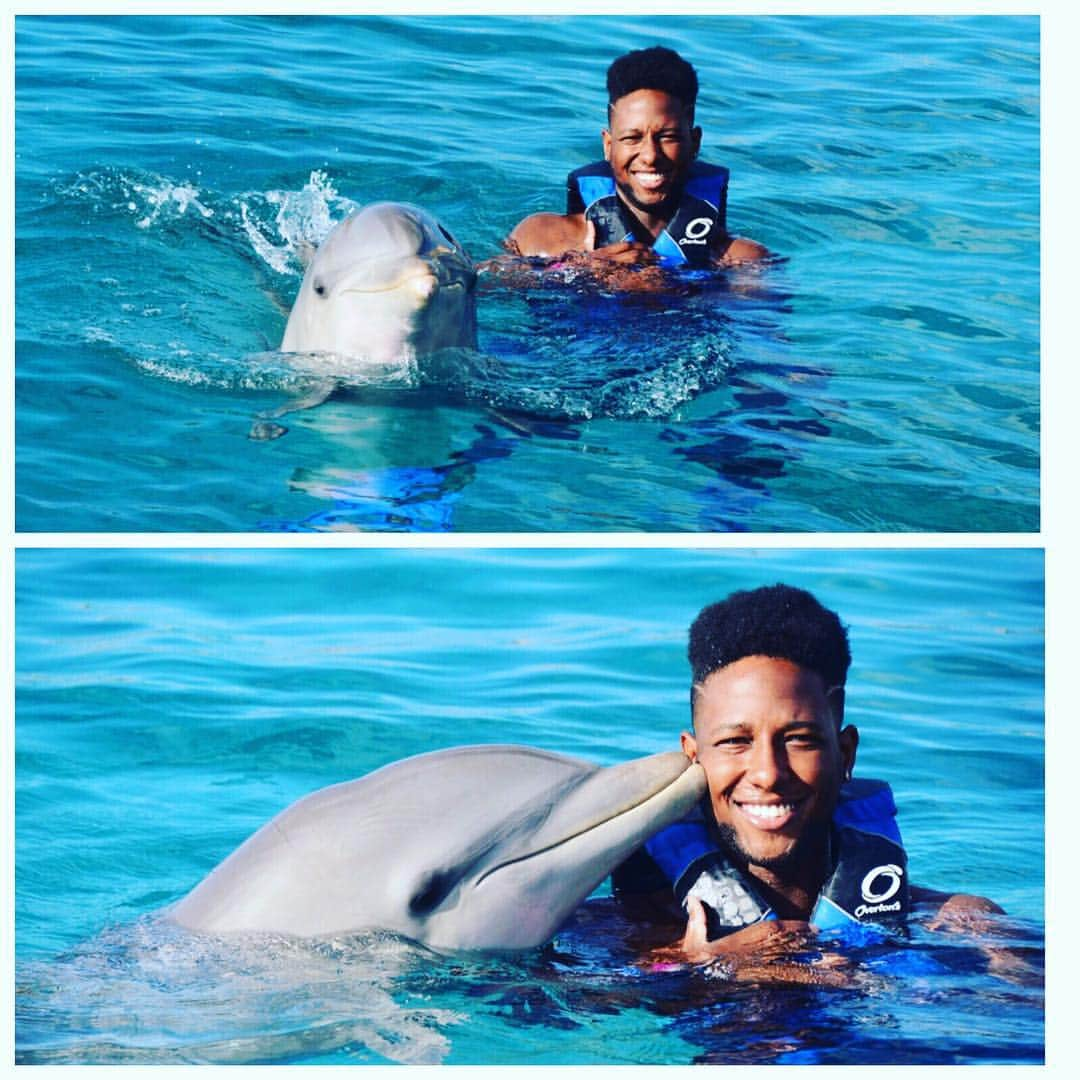 ジュリクソン・プロファーのインスタグラム：「Had an amazing experience yesterday at @curacao_sea_aquarium swimming with Ukit! 🐬#dolphinacademycuracao #curacaoseaaquarium #Curaçao」