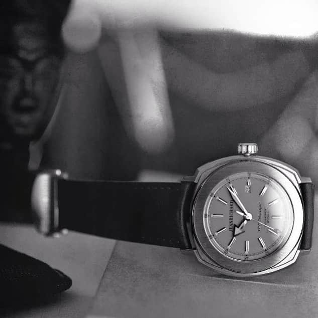 ジャンリシャールのインスタグラム：「4/4 A philosophy of life & style #terrascope #focus #zoom #case #details #detail #watchoftheday #watches #watchnerd #watchporn #wotd #swisswatch #philosophyoflife #bw #blackandwhite #travel」