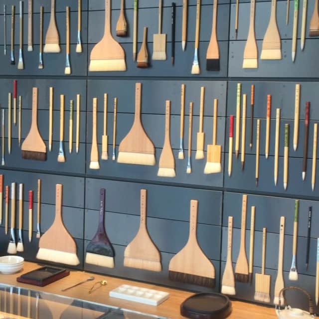 Warehouse TERRADA 寺田倉庫のインスタグラム：「Greetings from PIGMENT TOKYO. We deal in painting materials that are extremely precious. Come to see the various brushes which are collected from all over the world.  https://pigment.tokyo/  #warehouseterrada #terrada #tennozisle#shinagawa #tokyo #japan #art #gallery#culture #followme #instagood#pigmenttokyo #pigment」