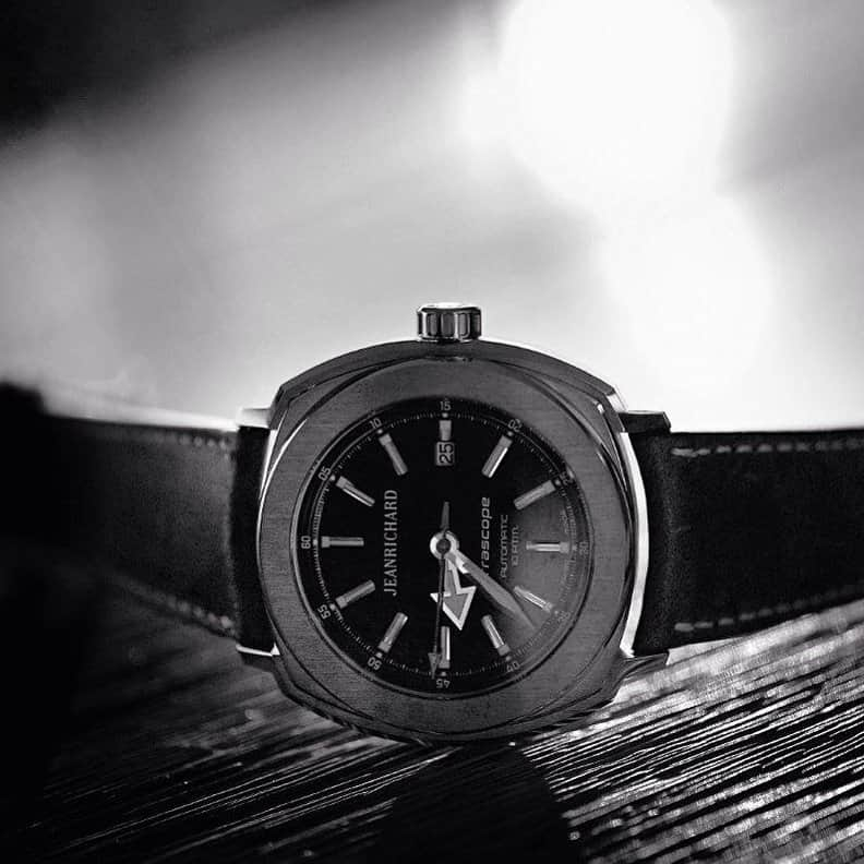 ジャンリシャールのインスタグラム：「3/4 The #terrascope accompanies the everyday explorer on all the planet's paths. #focus #zoom #case #details #detail #watchoftheday #watches #watchnerd #watchporn #wotd #swisswatch #philosophyoflife #bw #blackandwhite」