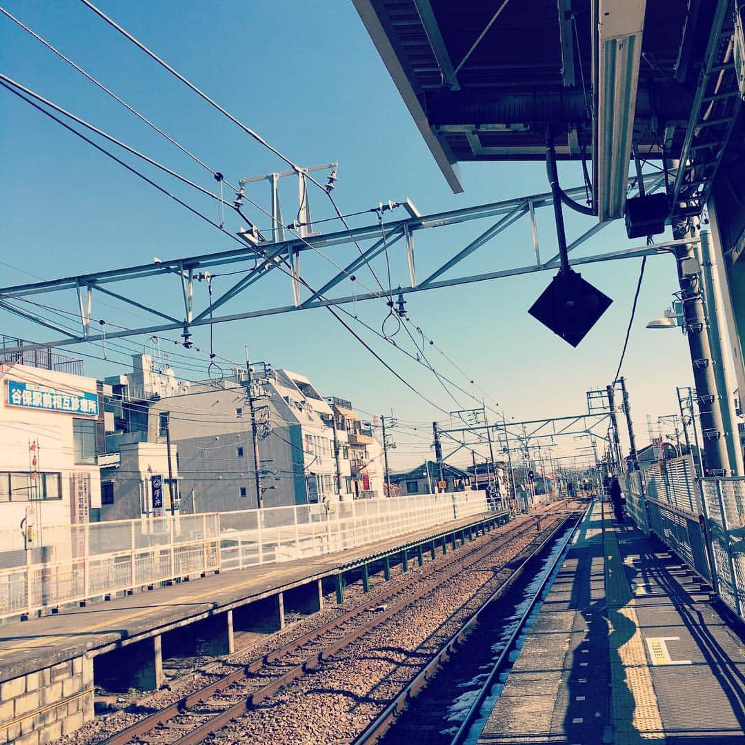 Myeのインスタグラム：「乗り過ごした…  #駅 #空 #train #station #bluesky #missedmystop」