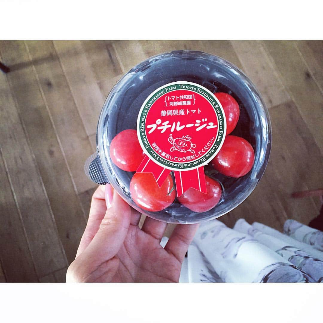 堀田茜さんのインスタグラム写真 - (堀田茜Instagram)「今日のトマト。🍅 編集さんありがとうございます😋 皮が薄くて甘い♡ #トマト好き #トマトめっちゃ食べる #リコピン摂取」1月13日 9時06分 - akanehotta