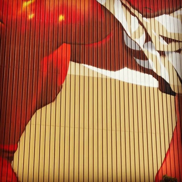 Warehouse TERRADA 寺田倉庫のインスタグラム：「Greetings from Tennoz Tokyo. This place is full of mural paintings now. So, let's see the " wrestler" which is the biggest one！  #Tennoz  #tennozisle #terrada #culture #tokyo #shinagawa #bondstreet #canal #tourist #followme #art」