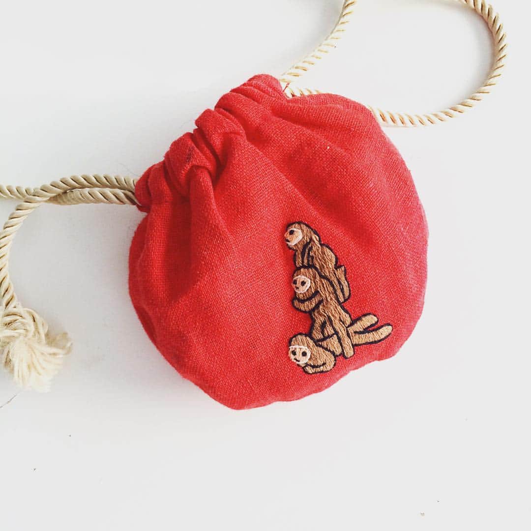 森田えりかさんのインスタグラム写真 - (森田えりかInstagram)「京都 千總で買った縁起の良さそな猿刺繍ポーチ🙈刺繍アイテムが好き #kyoto #monkey #pouch #千總」1月14日 17時25分 - erikaricottamelon