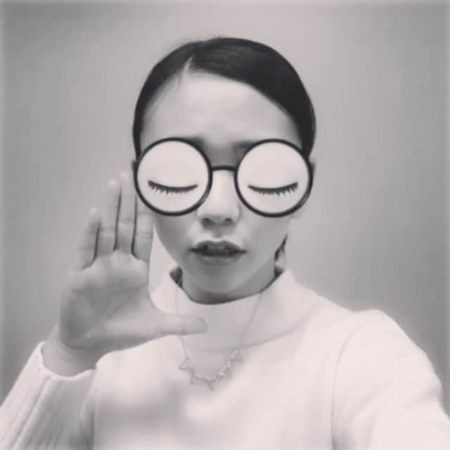 虎南有香のインスタグラム：「最近…ビタミン不足だと思う😎💨💨 」
