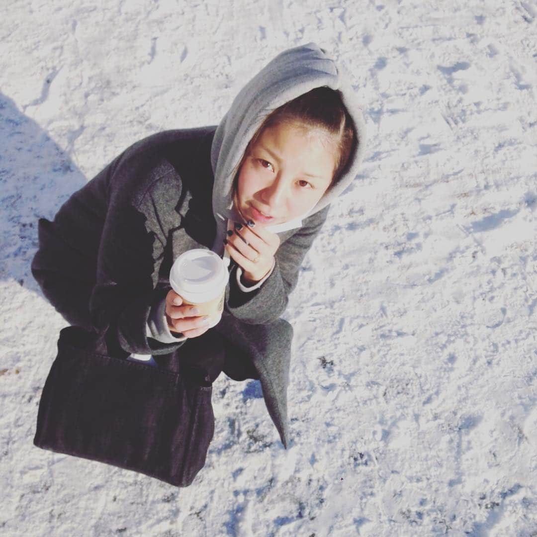 田中美保さんのインスタグラム写真 - (田中美保Instagram)「雪⛄️寒くて耳とれそう（笑） 北海道は寒いね❄︎ でも、寒いのは嫌いじゃない👍 #意外と薄着 #北海道 #札幌 #あさんぽ 」1月15日 9時25分 - miho12tanaka