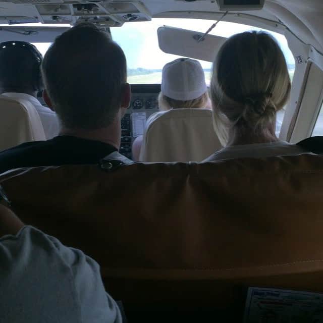 スコット・スピアのインスタグラム：「Coming down for a landing 」