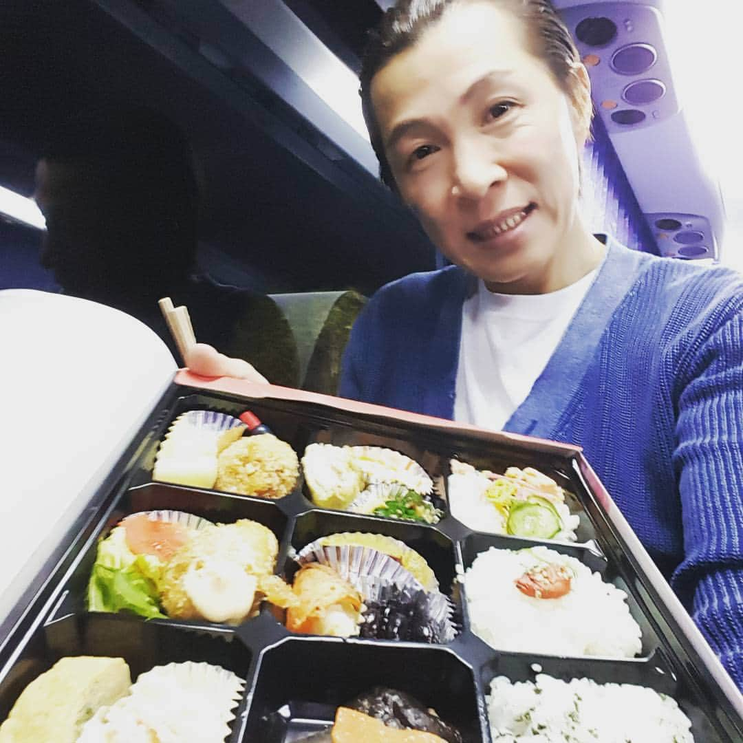 荒木良明さんのインスタグラム写真 - (荒木良明Instagram)「お弁当をいただく！いたーだき、ます🙏」1月16日 19時33分 - mizutamareppu