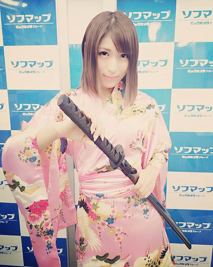 星野ナミのインスタグラム：「イベント有難う御座いました✨ わらわは幸せ者じゃ♥ #刀　#花魁」