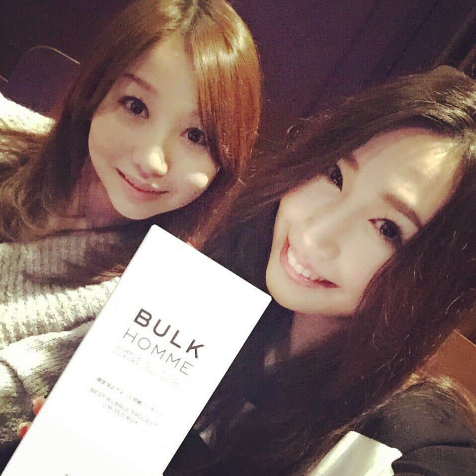 佐山愛のインスタグラム：「昨日は @akistargram のソロファンミーティングに遊びに行ってきましたん♪♪ with ふみえ  すっごく面白くてめっちゃ笑ったわぁーꉂꉂƱʊ꒰>ꈊ<ૢ꒱ AKIくんお疲れ様でっす！そしてありがとう！！ さてさて、お土産にメンズコスメBULK HOMMEのボディウォッシュを頂いたので、ラブ宅にメンズをご招待した時ぜひ使ってもらおう！なんちってw  繊細でデリケートなぬこ様のために家の者以外の立ち入りを禁止しているのでメンズを招待することなんてないですww残念ww  てなわけで、さっぱり洗い上げる系っぽいから夏になったら使ってみようと思います♪♪ あー、またライブ行きたいな♪♪ やっぱり笑うって素敵❤️」