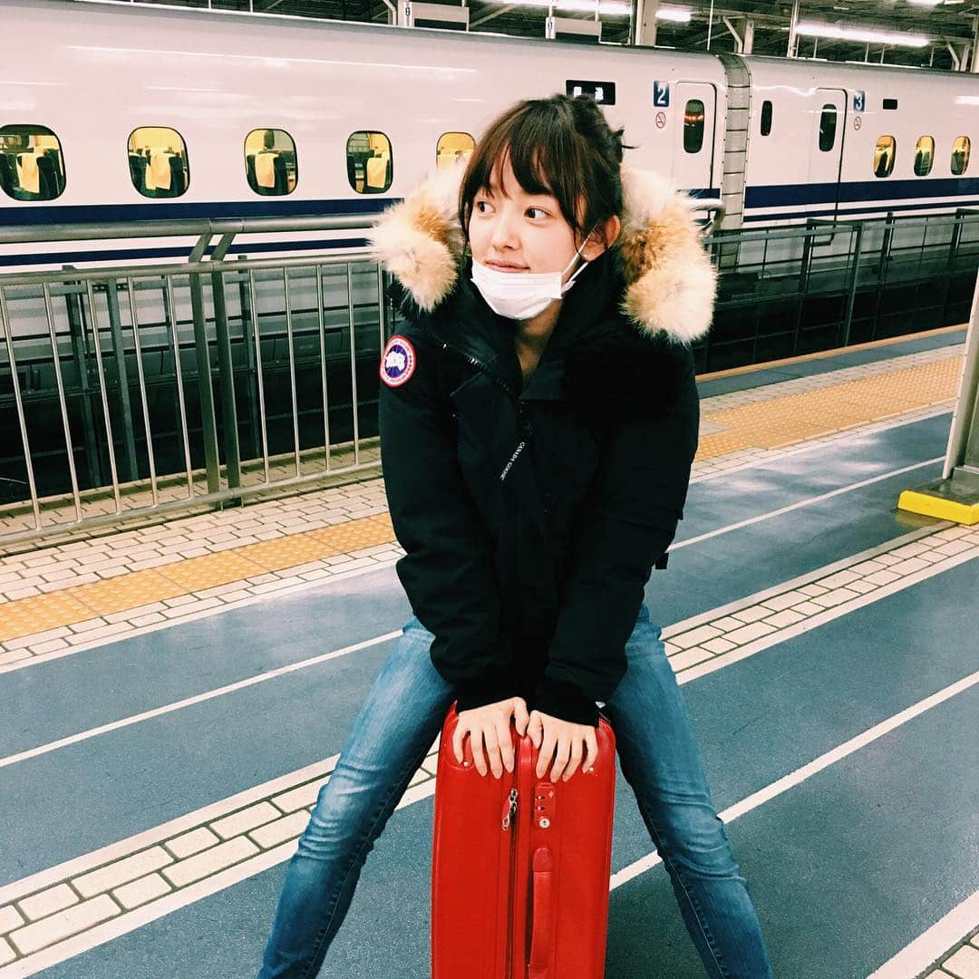 柳生みゆさんのインスタグラム写真 - (柳生みゆInstagram)「また寒くなるんだって。みなさん風邪気を付けてね＊ #カナダグース #キャリーバッグ #赤がお気に入り」1月17日 22時05分 - miyu_yagyu