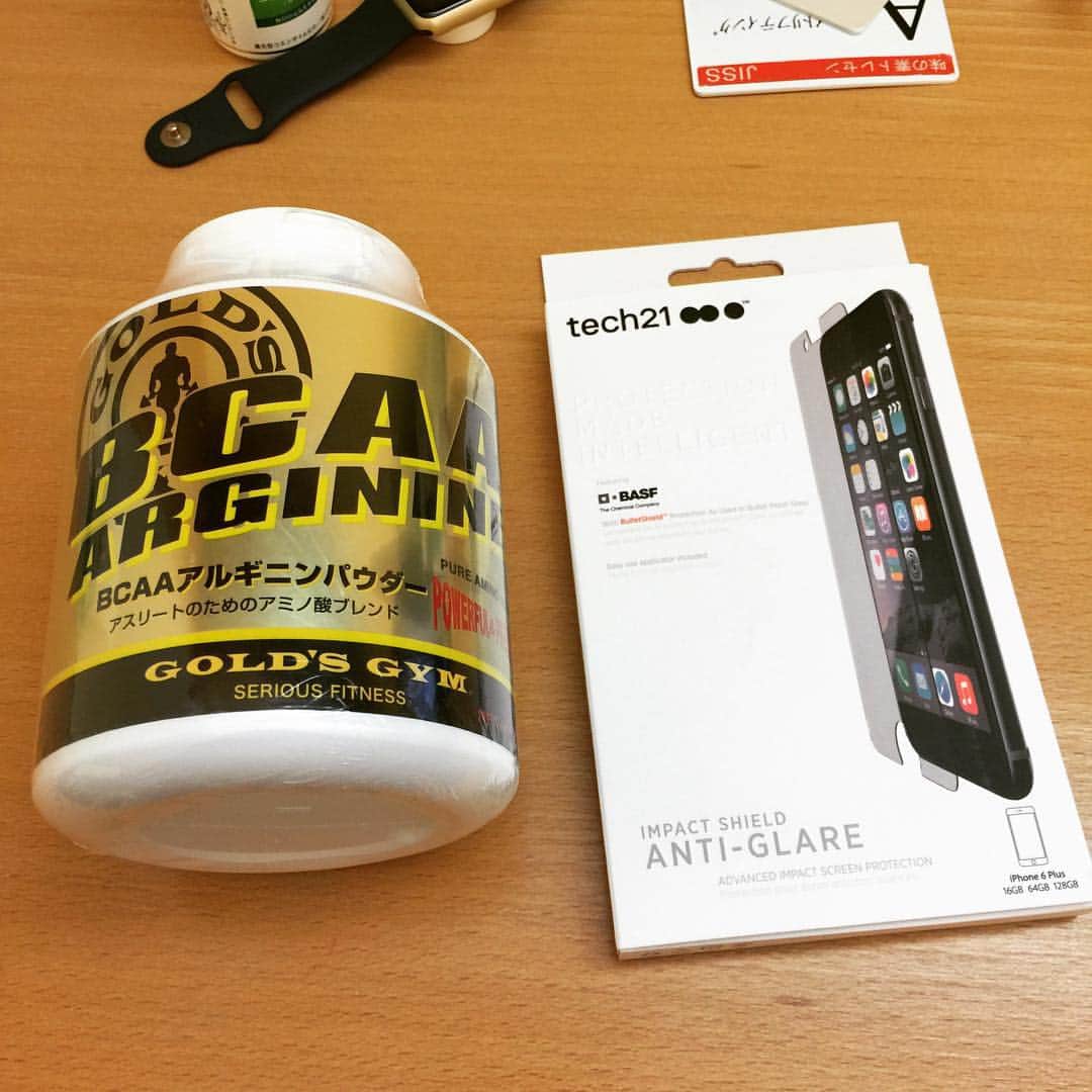 山本俊樹のインスタグラム：「BCAAとiPhoneの画面フィルム買ってきました」