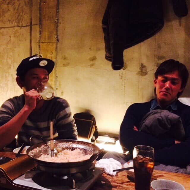藤澤亨明のインスタグラム：「今日は松下さんと斎藤ともつ鍋😋 美味しかった😊松下さんありがとうございました！ 写真撮りまーす！って言ったらなぜか2人でこの表情…w #もつ鍋 #松下健太 #斎藤彰吾」