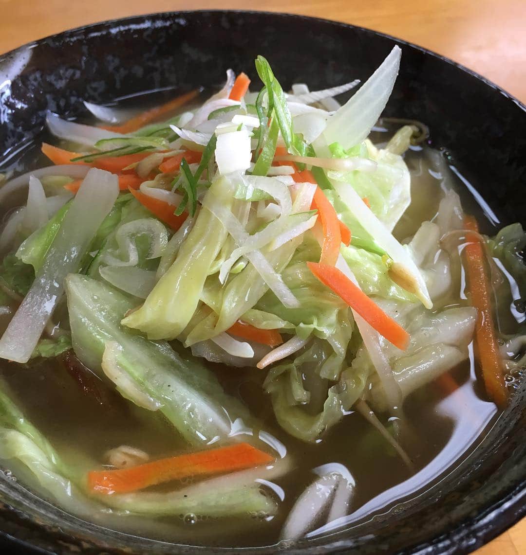 山田幸代さんのインスタグラム写真 - (山田幸代Instagram)「Vegetable noodle <points 7/10> lots of veggies and tasty soup. 1泊、友人の結婚式で大阪に戻り、また石垣へ。その乗り換え時間があったため、沖縄にて、宮古そば。量が多かったけど、とてもシンプルな自然な味で美味しゅうございました。#宮古そば #国際通り #どらえもん #野菜そば #観光客いっぱい #沖縄 #自主トレ戻ります  」1月18日 13時26分 - lacrosseplayer_sachiyoyamada
