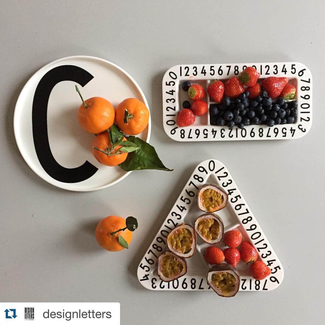 I.T IS INSPIRATIONさんのインスタグラム写真 - (I.T IS INSPIRATIONInstagram)「Served with DESIGN LETTERS alphabet and numeral melamine snack plates, eating fresh fruits have never been so enjoyable. Time to do some CNY shopping at  i.t HYSAN ONE, Silvercord, Langham Place and Festival Walk!  @designletters #designletters #arnejacobsenvintageabc #ithk #nordic #scandinavian #tableware #it_hysan @it_hysan @lightpoem」1月19日 19時33分 - ithk