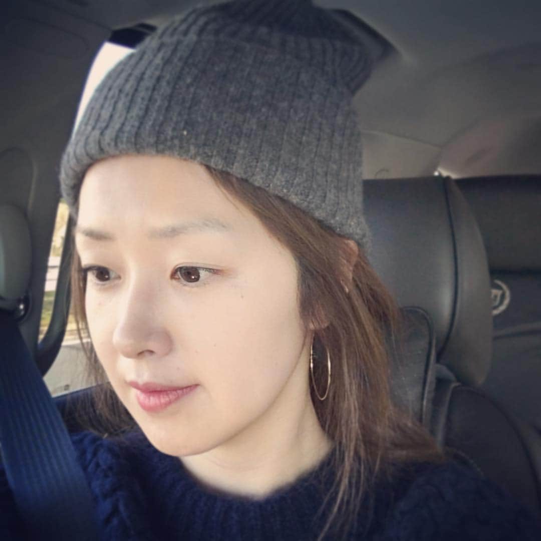笛木優子のインスタグラム：「うぅぅぅ、、、😭 切手シート1枚😑」