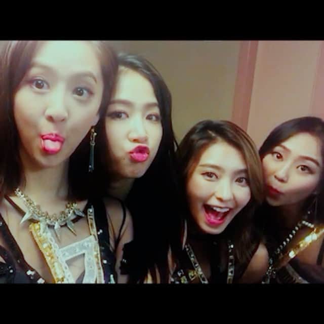 SISTERのインスタグラム：「제30회 #골든디스크 어워즈에서 #씨스타 가 #본상 을 수상하였습니다! 🏆🎉 오늘도 함께 기뻐하고 축하해주신 STAR1 분들께 감사드립니다! 💕 #이_상은_STAR1이_주는_상 👍🏻」