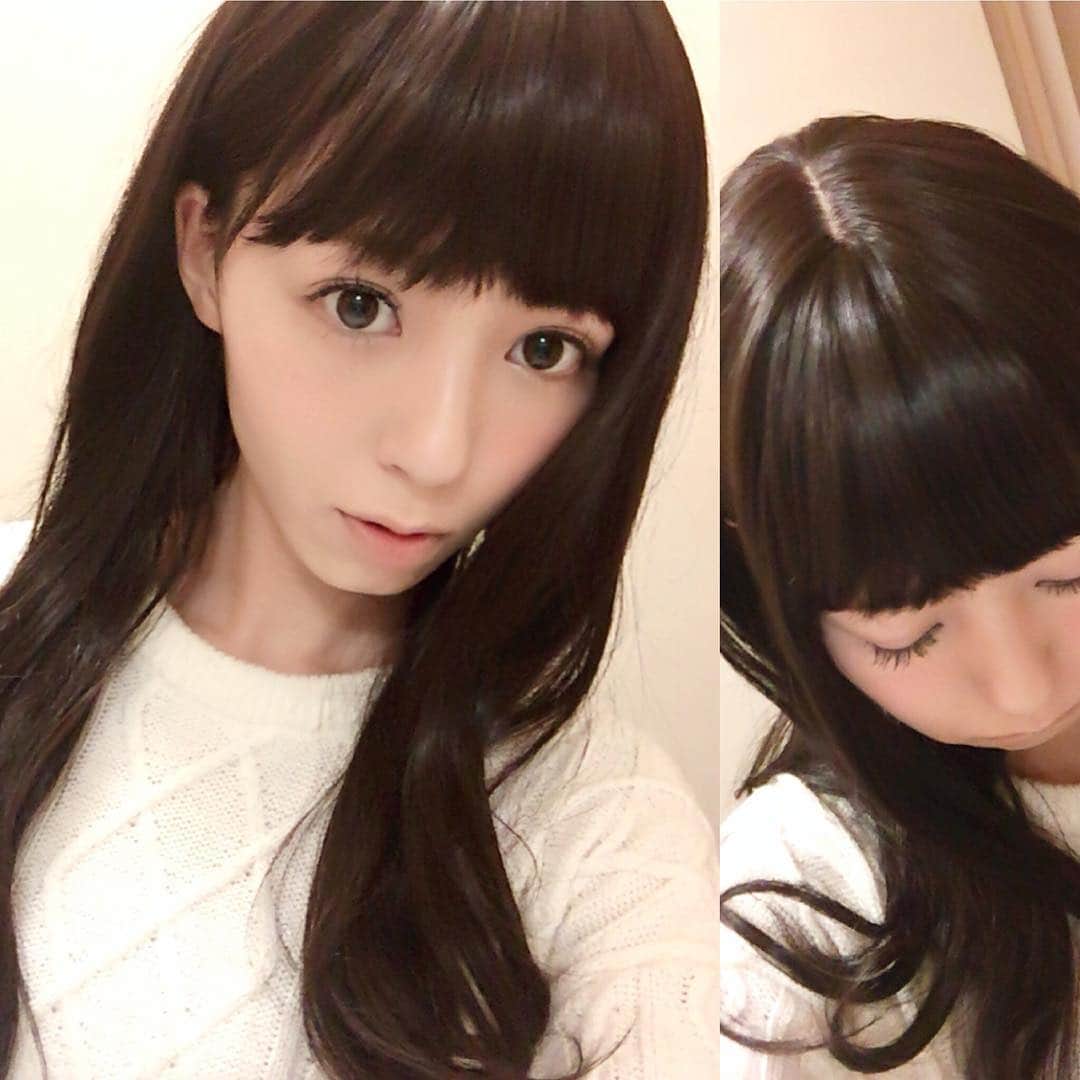 希志あいののインスタグラム：「new wig☆ 分け目があって自然に見えるー♪  ダークブラウンです♪ 久しぶりのロングだあ♡ #wig #ロングヘアー #なんちゃって 」