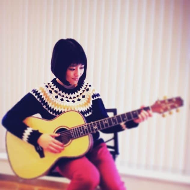 大原櫻子さんのインスタグラム写真 - (大原櫻子Instagram)「New guitar!!」1月21日 13時56分 - sakurako_ohara