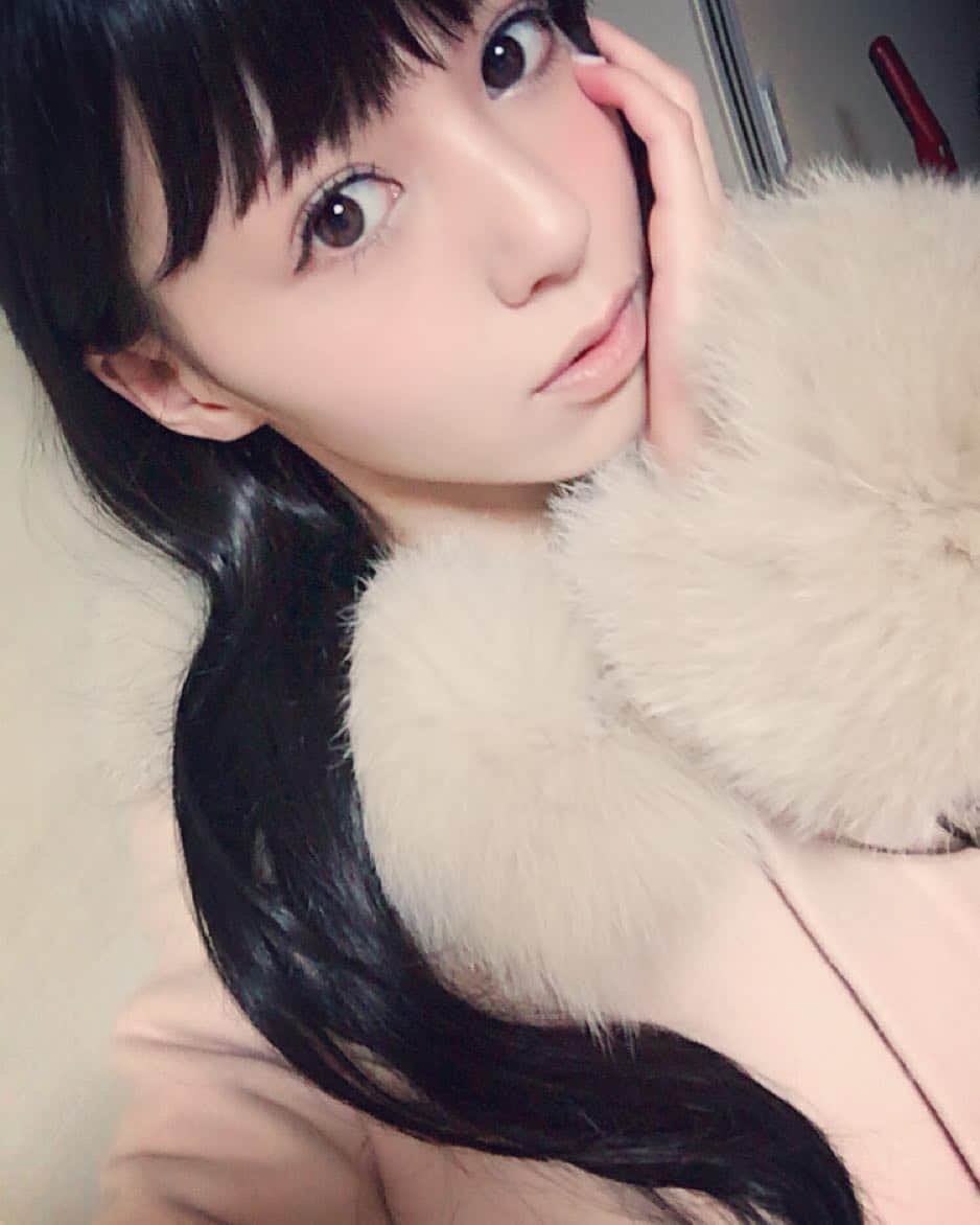 希志あいののインスタグラム：「てことで大好きなMIIAのコート着てお出かけしてきます♪ ファーが気持ちいい♡♡  #MIIA #コート #お気に入り  」