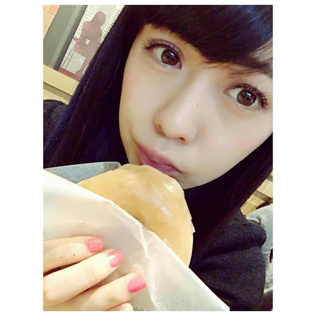 宇佐美萌のインスタグラム：「大阪向かっているよ💗車内暇だ〜(^.^)🙏なんか質問して(^.^)🙏返したい(^.^)💗Instagramさん限定〜(^.^)わーい(^.^)💗🙏」
