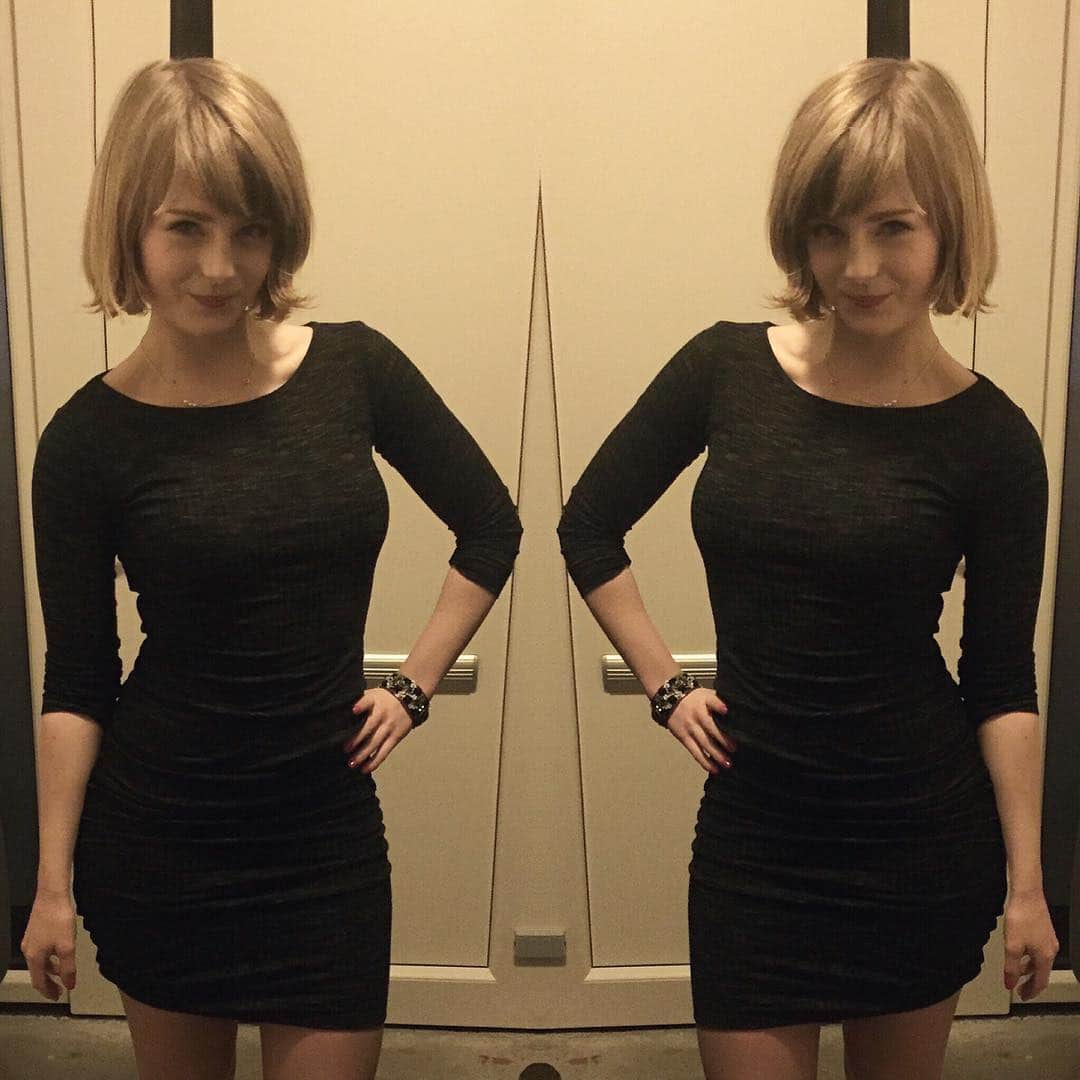 Ella Freyaのインスタグラム：「Pic from a while ago from @nayrukarta 's bday 🐱 #selfie #tb」