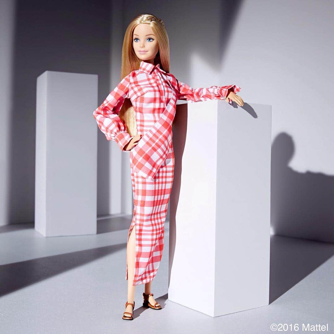 バービーさんのインスタグラム写真 - (バービーInstagram)「“Barbie Models 6 Fashion Forward Looks” an exclusive @BarbieStyle x @YahooStyle editorial. Look by @stellamccartney. #barbieyahoostyle #barbie #barbiestyle」2月20日 4時56分 - barbiestyle