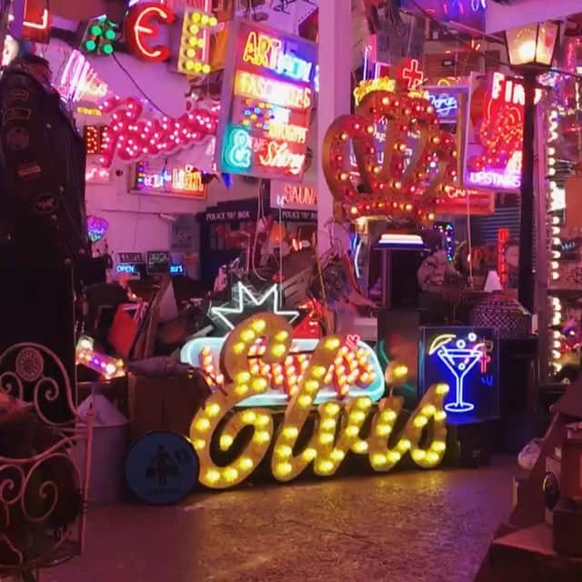 ローレン·ランドルフのインスタグラム：「From one of the coolest places I visited in London.」
