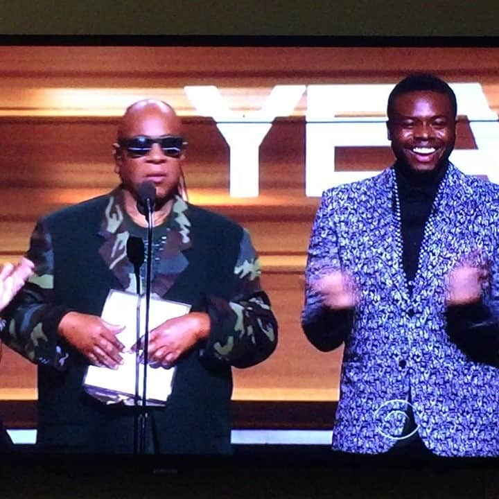 ローレン・ポッターのインスタグラム：「Thank you Stevie Wonder!!! Yes we do! #Grammys」