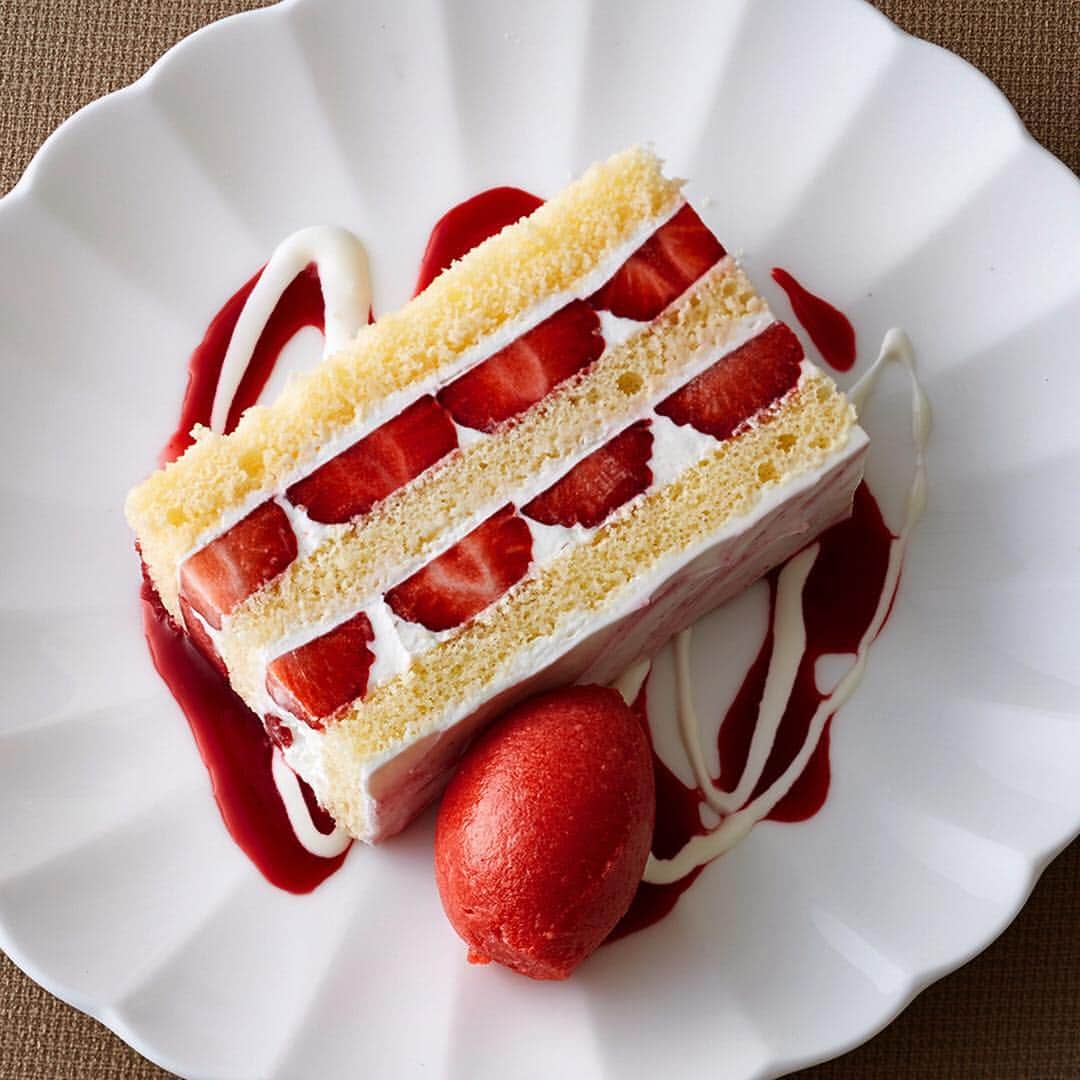 KIHACHI公式Instagramさんのインスタグラム写真 - (KIHACHI公式InstagramInstagram)「【キハチ カフェ 福岡三越】 苺フェア 「あまおう苺のショートケーキ　苺ソルベを添えて」 ◾︎詳しくはこちら http://www.kihachi.jp/cafe/  #KIHACHI #KIHACHICAFE #cafe #dessert #sweets #cake #strawberry  #キハチ #キハチカフェ #カフェ #デザート #スイーツ #ケーキ #いちご」2月16日 11時57分 - kihachi_official