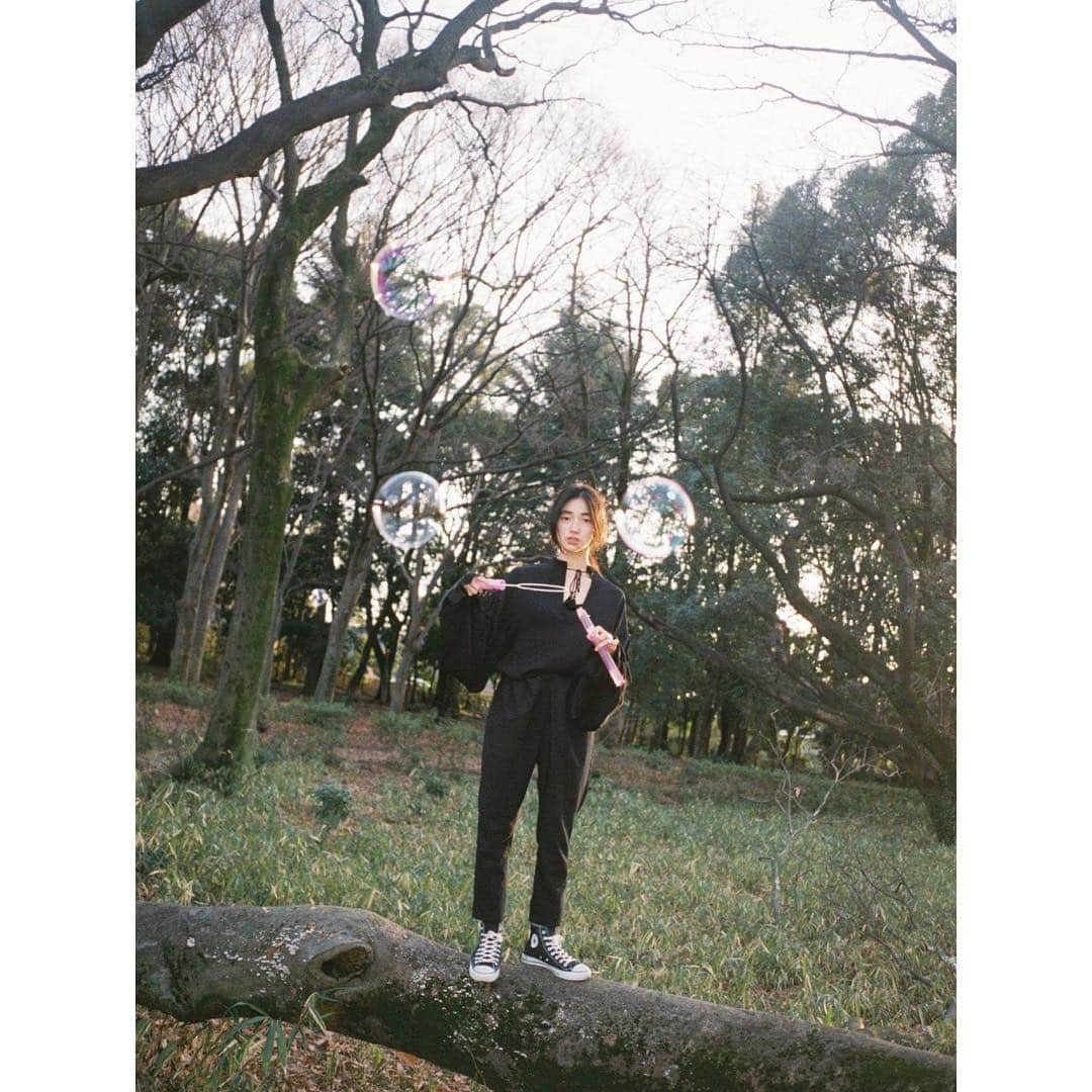 仁村紗和のインスタグラム：「シャボン玉あそび。  📷 @toshiakikitaoka」