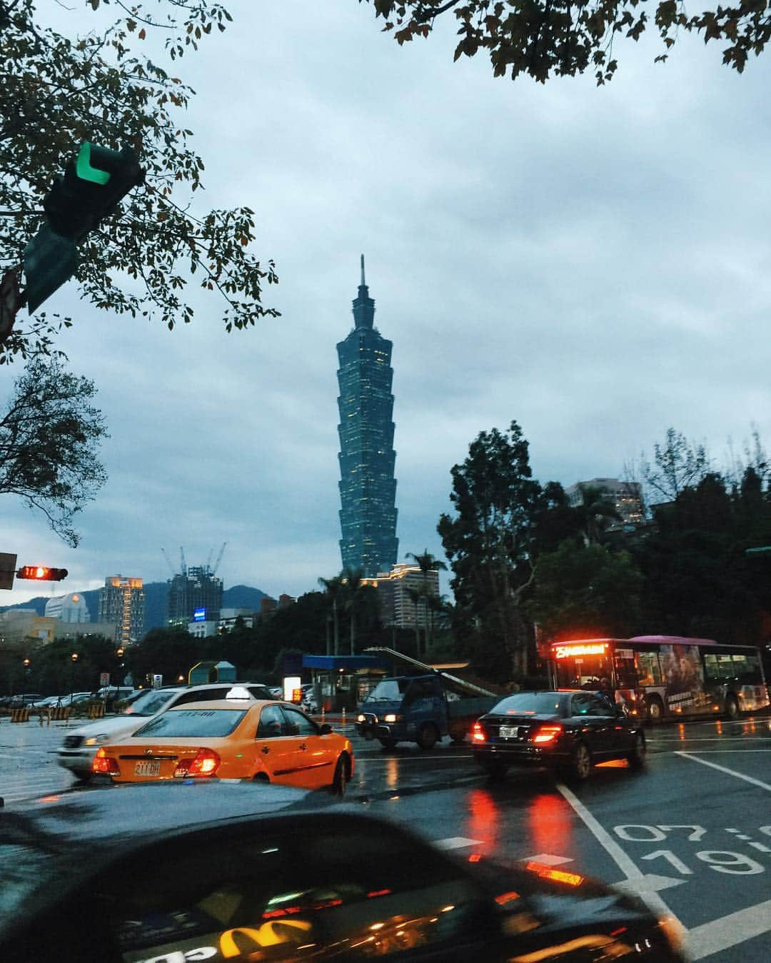 ロス・マイナーのインスタグラム：「Taipei 101 #4CCTaipeiCity」