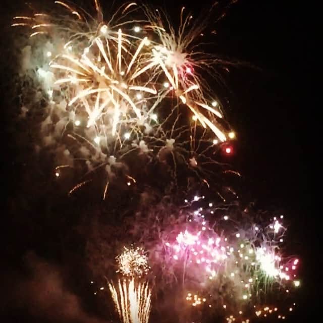 濱田めぐみのインスタグラム：「花火 クライマックス✨  #花火 #hanabi  #ハナビ」