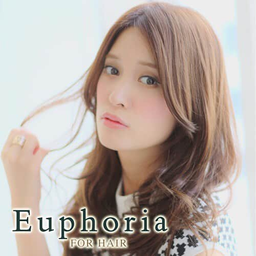 美容室、美容院 Euphoria ユーフォリアのインスタグラム：「Euphoria【ユーフォリア】GINZA 地下鉄銀座駅C8出口より徒歩20秒・JR有楽町駅より徒歩3分 東京都中央区銀座3-3-14 銀座グランディアビルII7F TEL:03-5159-5158 http://www.euphoria.jp/g/ 担当スタイリスト：小野　晋作 アレンジも簡単、小顔に決まる　伸ばしかけにも☆ クールフェミニン 重めスタイル ボブパーマ 似合わせカット ナチュラルボブ ナチュラルショート ゆるふわショート フェミニンボブ 耳かけ ふわミディ 大人セクシー ボブ セミディ 厚めバング 斜めバング #美容室 #美容院 #ヘアサロン #hairsalon #ヘアスタイル #hairstyle #髪型 #ヘアカタログ #haircatalog #銀座美容室 #銀座美容院 #ブラウン #ベージュ #ロング #ナチュラル #カット #カラー #パーマ #Euphoria #ユーフォリアGINZA クーポンはこちら⇒http://www.euphoria.jp/g/campaign/」