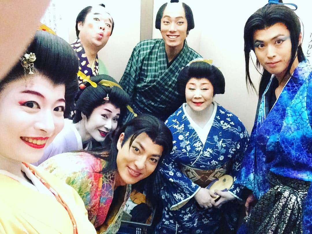 DAICHI さんのインスタグラム写真 - (DAICHI Instagram)「エレベーター仲間✨😄 残り9公演、楽しんできます💪😊 #地獄八景亡者戯 #松竹座  #DAPUMP  #エレベーターは #いつもこの7人で」2月18日 12時01分 - daichix