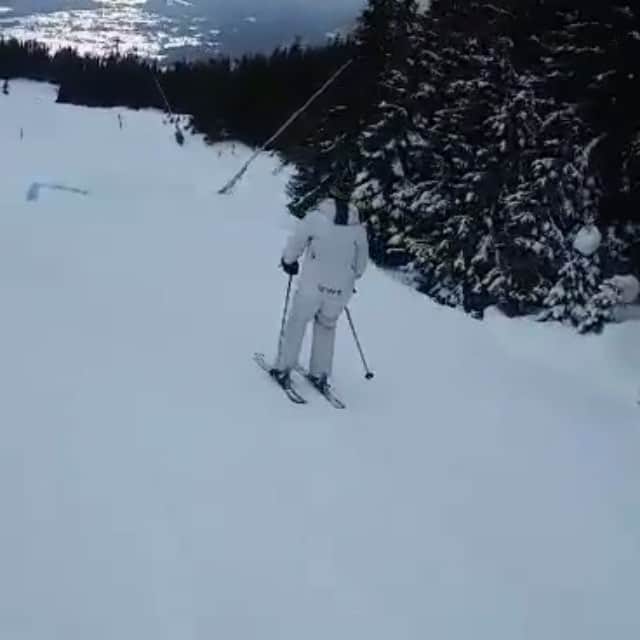 ヴィクトリア・ヘルゲソンのインスタグラム：「Tror att jag står över slopestyle imorgon 😂😂」