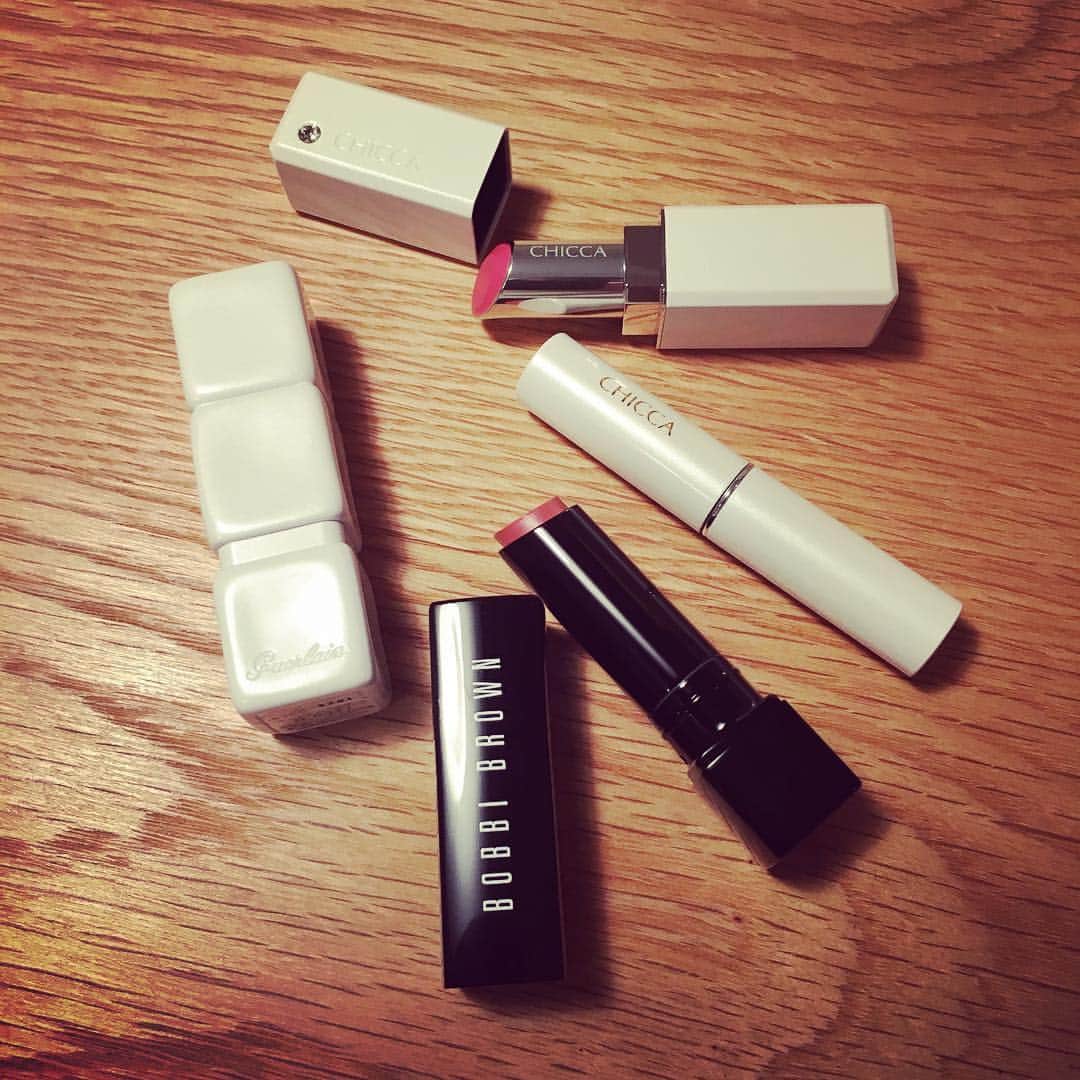 笛木優子のインスタグラム：「新しいドラマのために💄新調しました💖 基本、ドラマは自分でメイクしているので👍🏻 自分に合うカラーを見つけるのは本当にたいへん😂  今日深夜25:55から フジテレビ リーダーズサロン ナレーションしています😊 良かったらぜひ✨💕」
