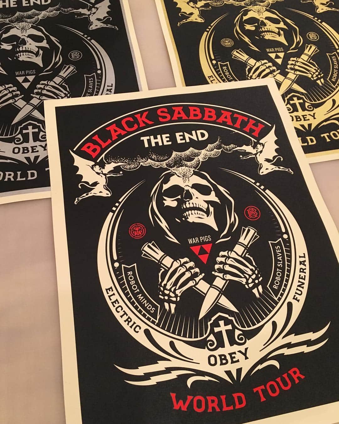 Shepard Faireyさんのインスタグラム写真 - (Shepard FaireyInstagram)「Black Sabbath “The End” prints avail. Tuesday 2/23!  Three different colors ways available: Silver, Gold, and Red. All limited numbered editions and signed by Shepard.  Silver edition of 325, Gold edition of 225, and Red edition of 325.  $50 each. Avail. on ObeyGiant.com, February 23 at 10AM PST.  Read Shepard’s thoughts on the collaboration, seeing @blacksabbath's show @theforum last week, and more pictures of the prints on ObeyGiant.com.  Link in profile! #obeygiant #obey #shepardfairey #print #blacksabbath #ozzy #ozzyosbourne #theendtour2016 @ozzyosbourne」2月19日 3時40分 - obeygiant
