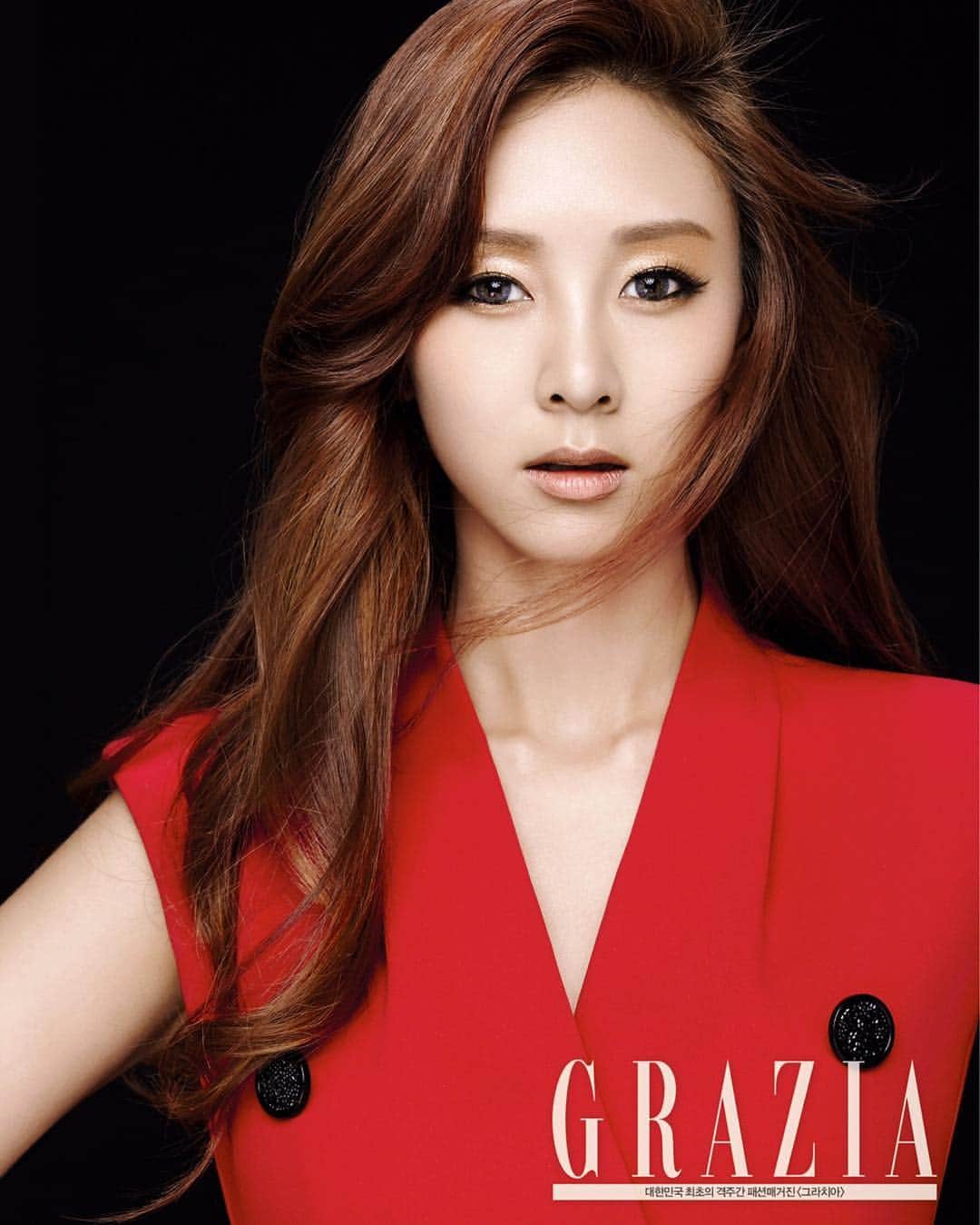 G.NAのインスタグラム：「#그라치아 #화보 #지나 #gna #graziamagazine #korea 💋❤️✌️😘」