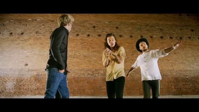 ワン・ダイレクションのインスタグラム：「It's here! #1DHistoryVideo http://smarturl.it/1DHistoryVEVO」