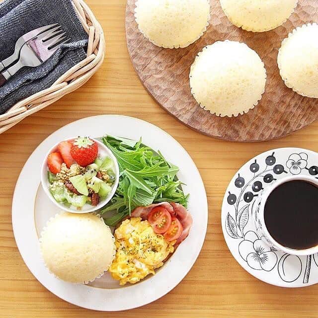 kaumo_kitchenのインスタグラム：「"おはようございます . びっくりびっくり❄️ 普段雪が降らない温暖な地域のこのあたりでも 雪が積もってるー！！☃️ . 今日も1日ひきこもり決定です🏠 . 外出されるみなさま どうぞお気をつけください  Photo@xxmarikokkoxx」