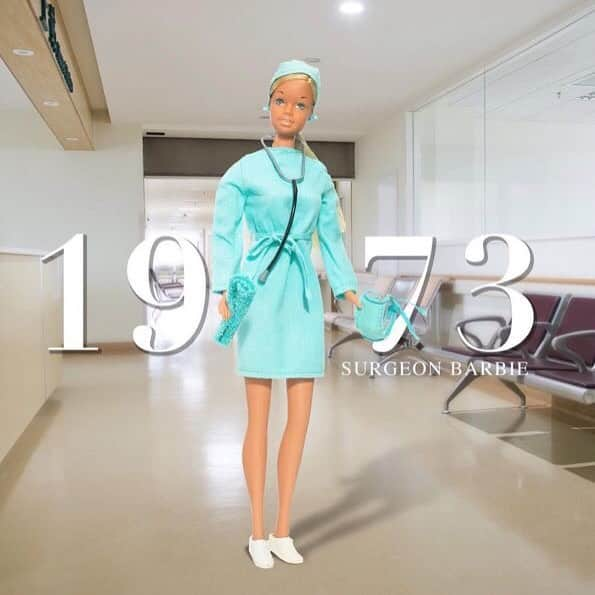 barbie.japanのインスタグラム：「1973年発売の外科医のBarbie。当時、女性のドクターは10％ほどでした。女性が夢をかなえるのは難しいことだったんですね。  #バービー #バービーの歴史 #ドクター #医者 #barbie #Barbiehistory #history #doctor #job #tb」