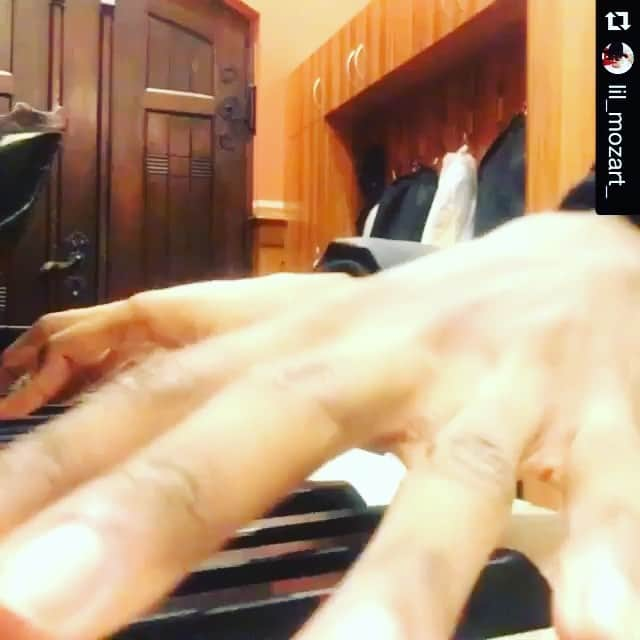 The Glory Gospelのインスタグラム：「Oh just a little casual playing by our AMAZING keyboardist @lil_mozart_ . To be young and gifted on this level only means the future is VERY bright! #GGSGermany #Musician #Gospel #Entertainment #keyboardist 」