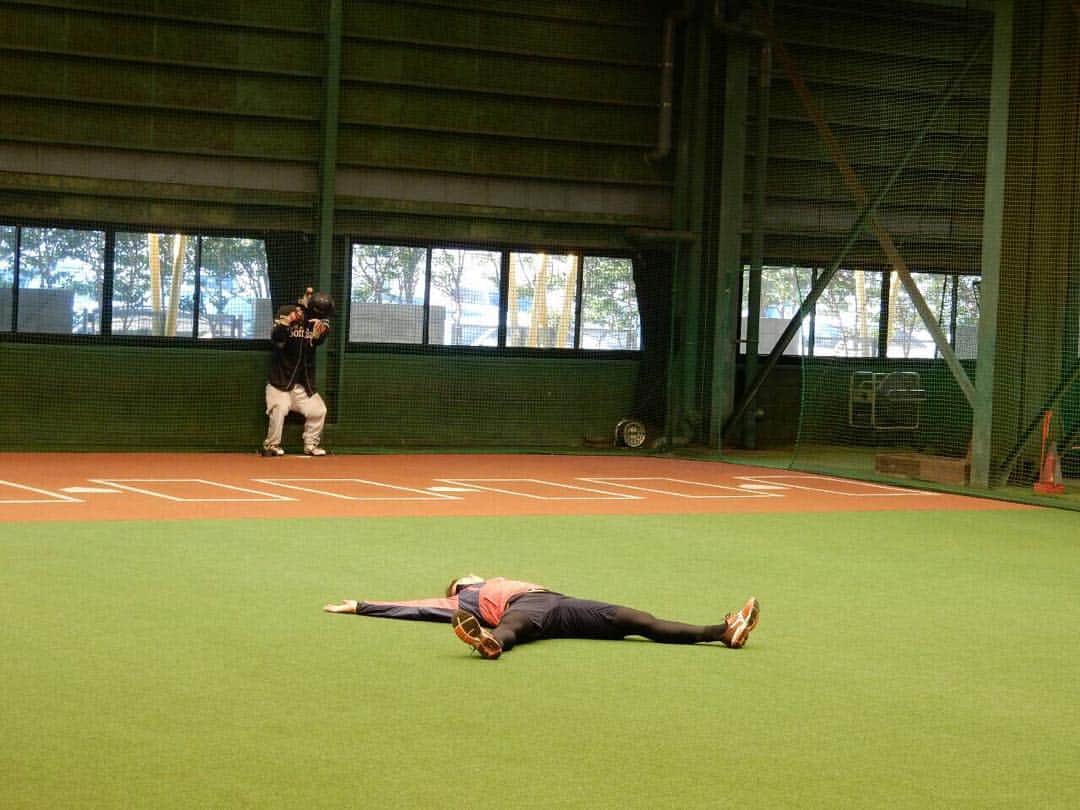 のインスタグラム：「西戸崎最終日でした‼︎ リハビリが長かったからここには本当にたくさんの思い出があります。いろんな人にお世話になりました(^^) #後ろのジョージマ君首取れそう。。 #今までありがとう  #明後日からキャンプやー」
